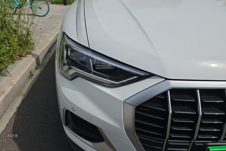 Audi Q3 2021 car image #8