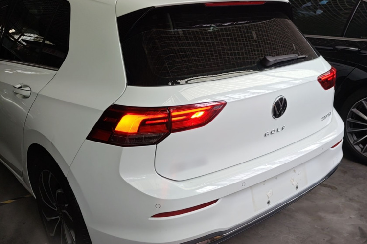 Volkswagen Golf 2021 car image #6