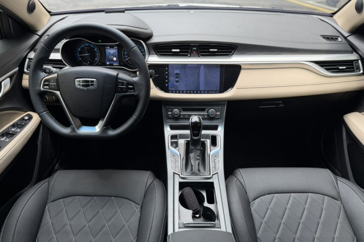 GEELY Emgrand 2019 #25 GEELY Emgrand 2019 car image #25