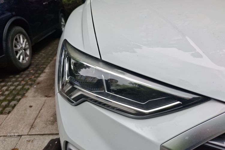 Audi Q3 2021 car image #8