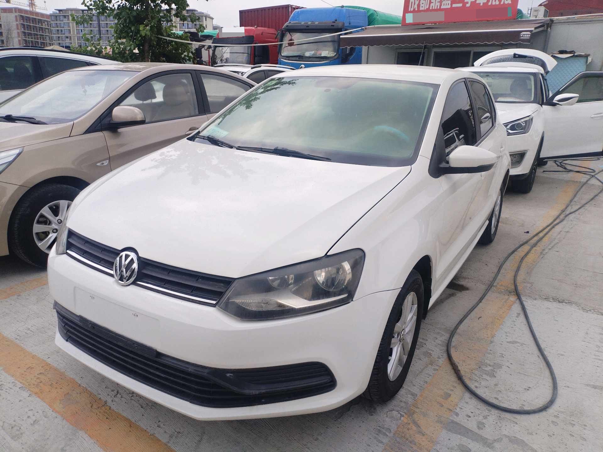 Volkswagen Polo 2015 car image 