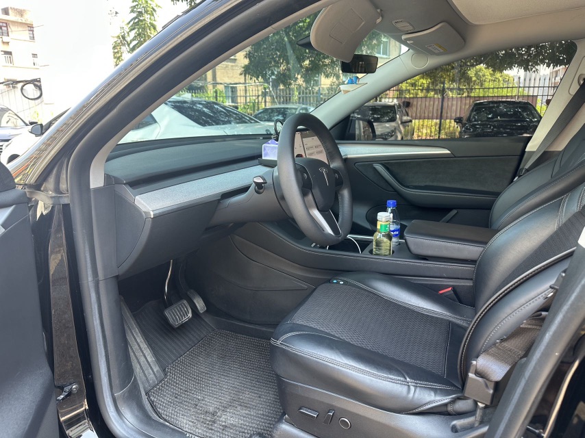 Tesla Model Y 2023 car image #6