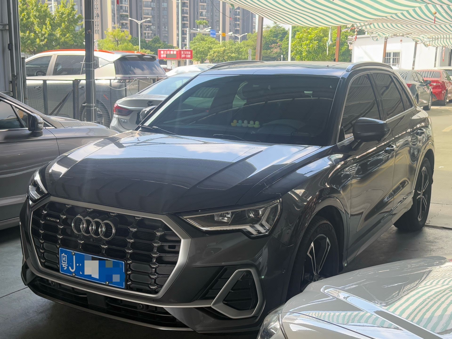 Audi Q3 2023 car image 
