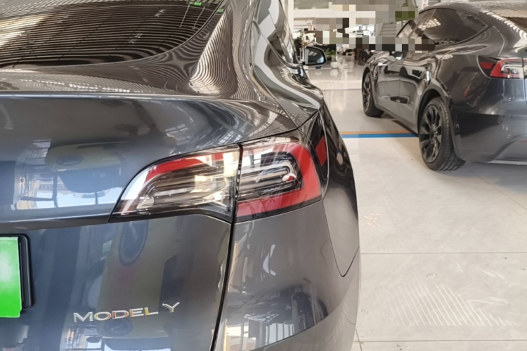 Tesla Model Y 2024 #8 Tesla Model Y 2024 car image #8