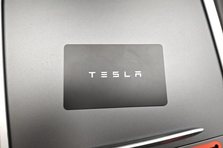 Tesla Model Y 2023 car image #9