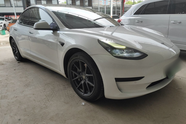 Tesla Model 3 2021 صورة سيارة #4