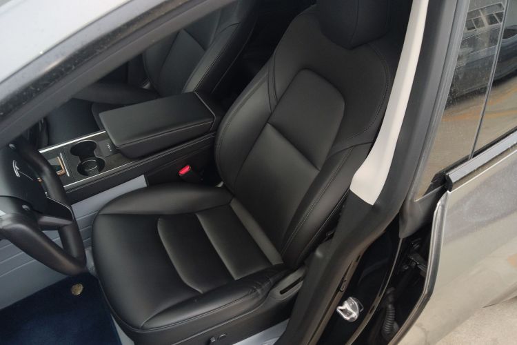 Tesla Model Y 2021 car image #15