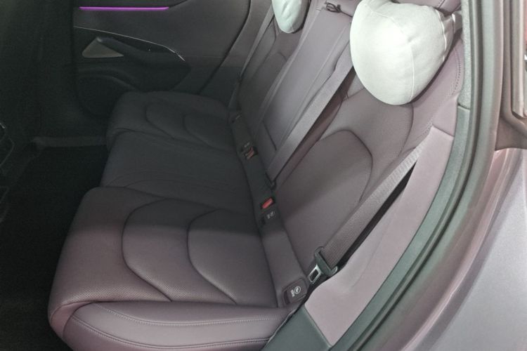 MI SU7 2025 car image #17