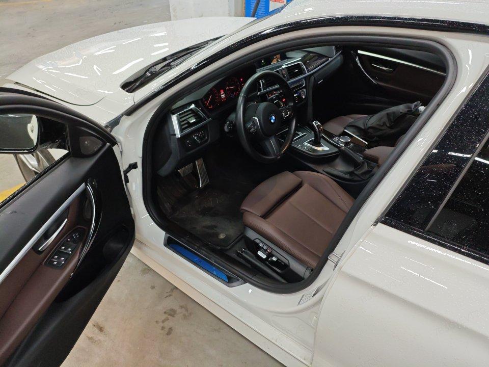 BMW 3 Series 2018 car image #6