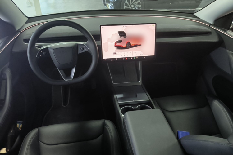 Tesla Model Y 2025 #11 Tesla Model Y 2025 car image #11