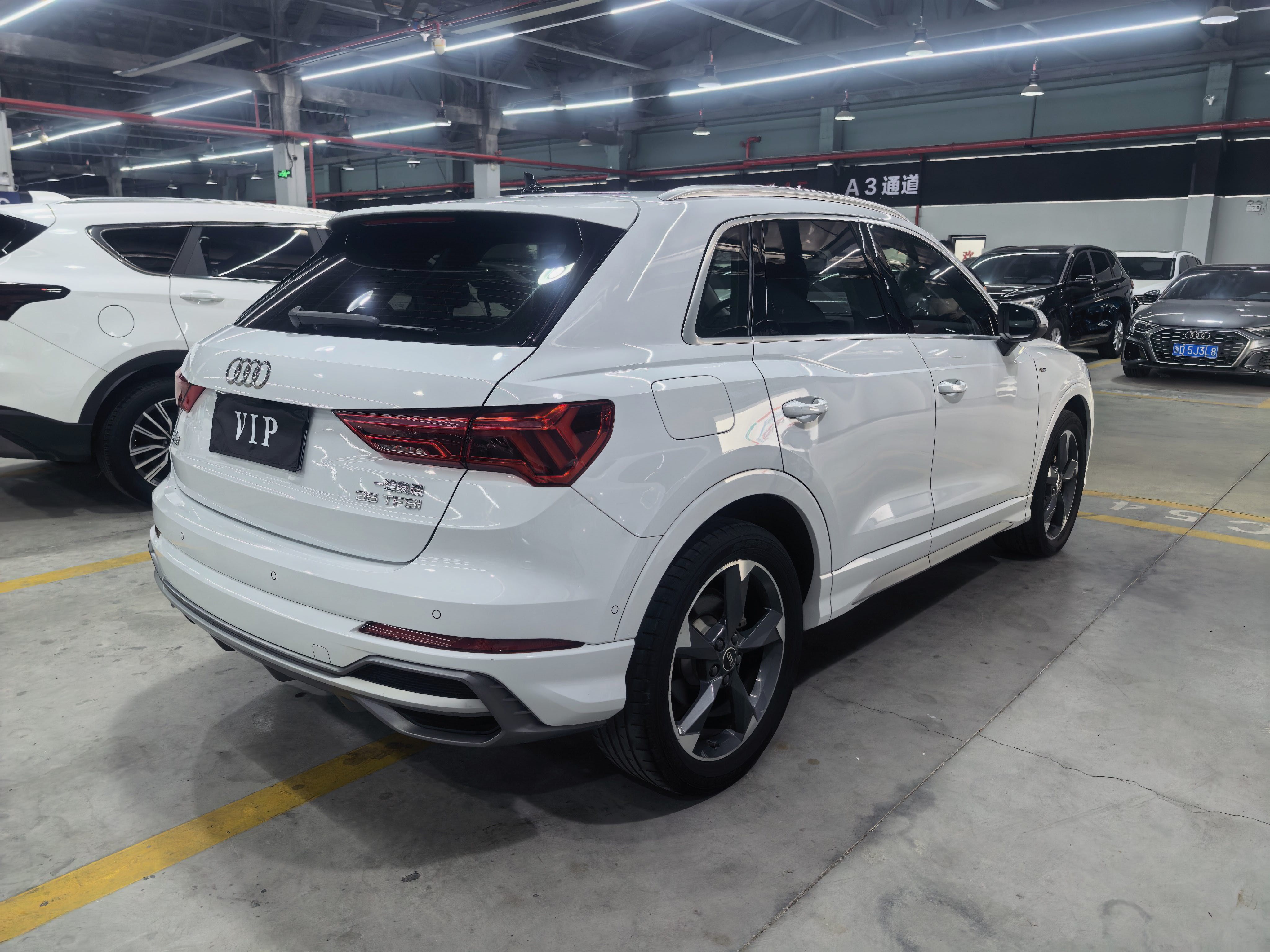 Audi Q3 2022 car image #7