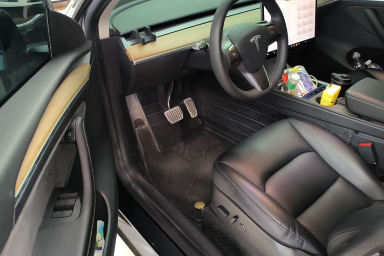 Tesla Model Y 2022 car image #12