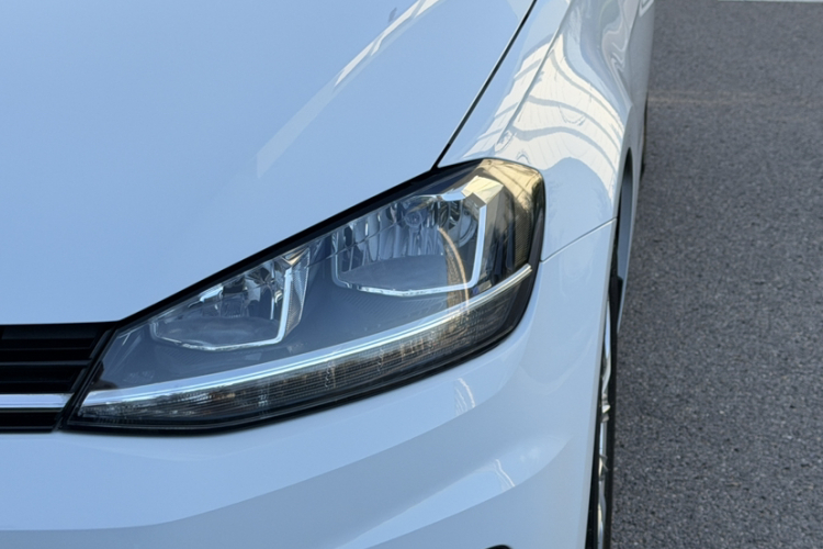 Volkswagen Golf 2018 car image #9