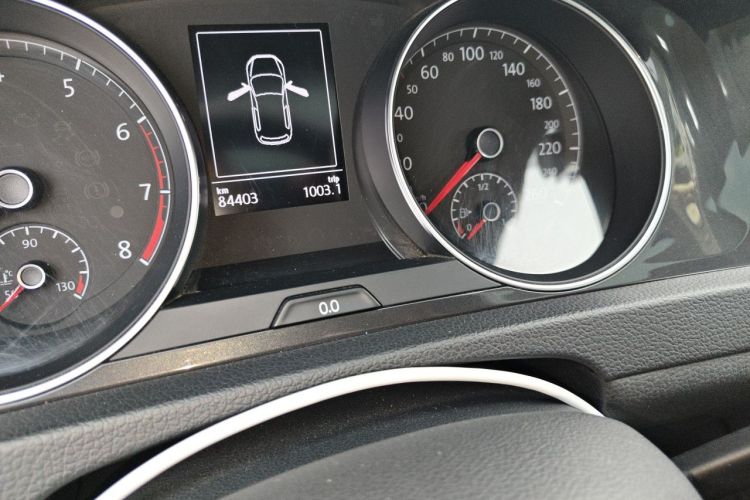 Volkswagen Golf 2018 car image #8