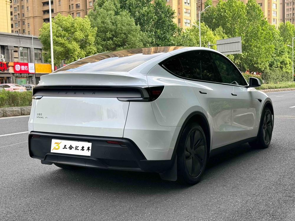 Tesla Model Y 2025 car image #5