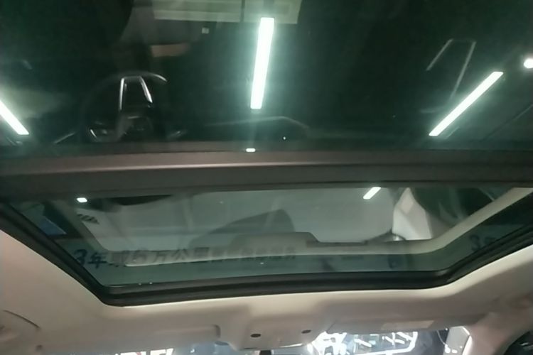 Audi Q3 2021 car image #18