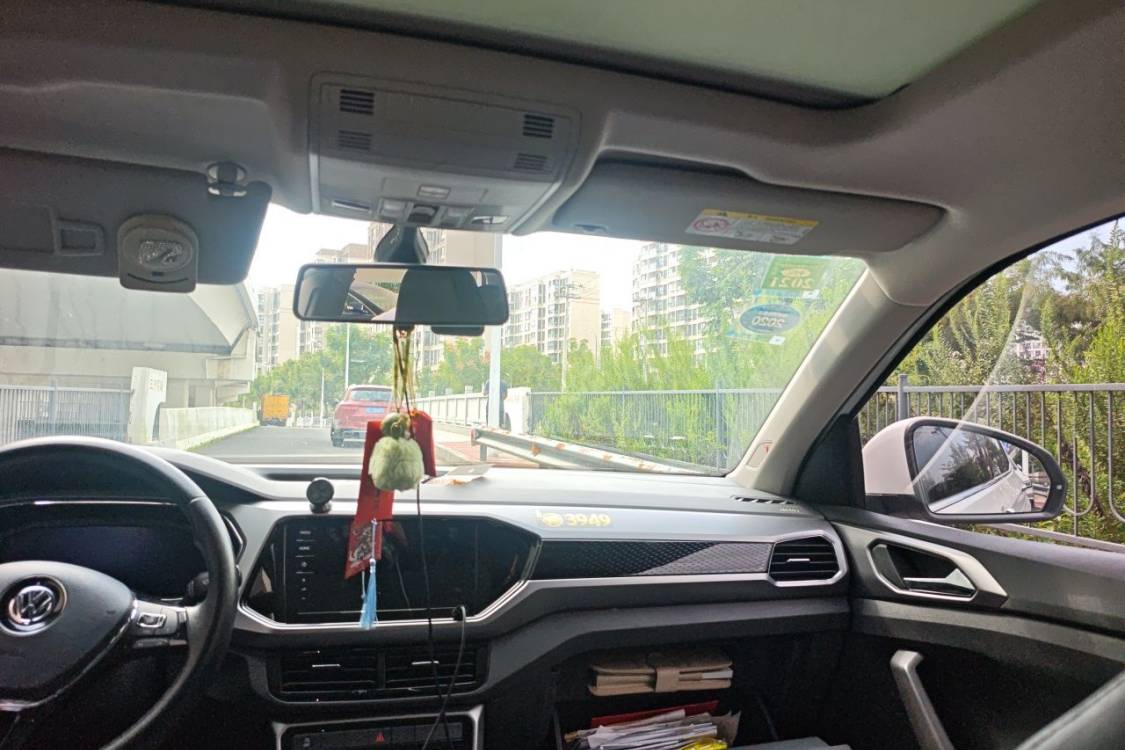 Volkswagen T-Cross 2019 car image #20