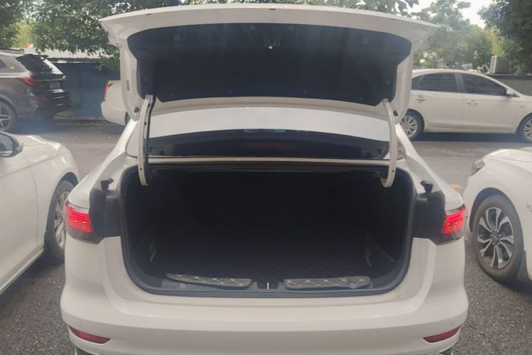 GEELY Emgrand 2022 car image #19