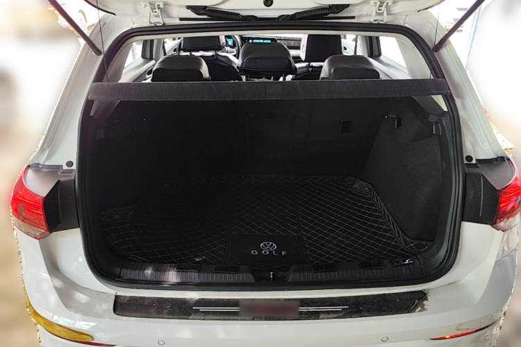 Volkswagen Golf 2023 car image #21