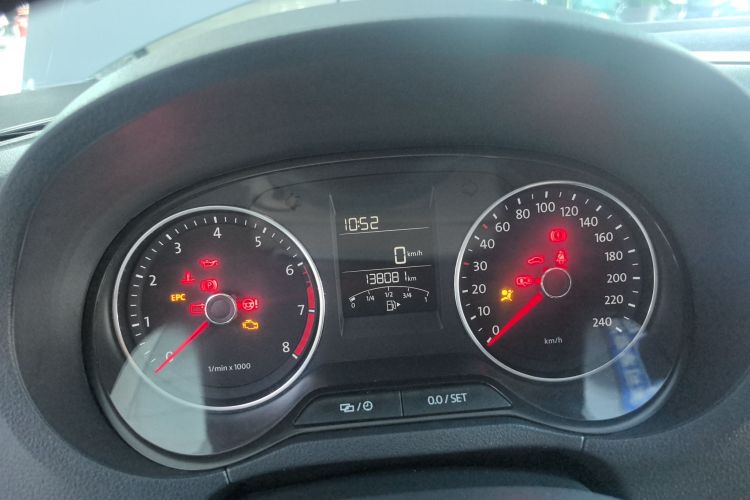 Volkswagen Polo 2015 صورة سيارة #12