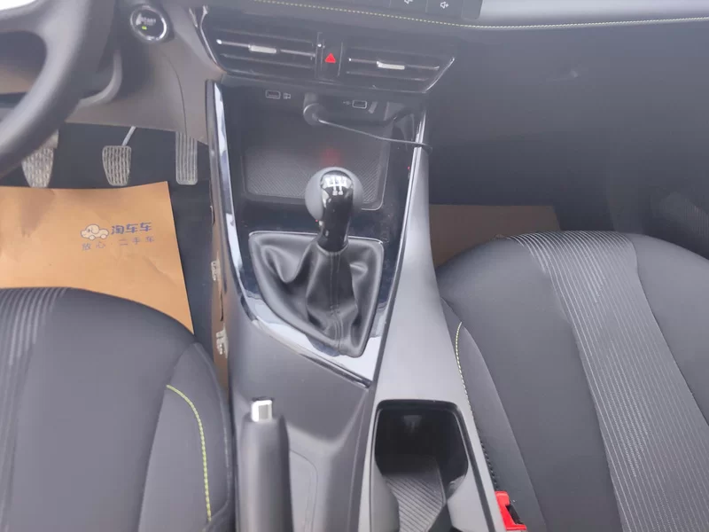 Roewe i5 2023 #15 Roewe i5 2023 imagen de coche #15