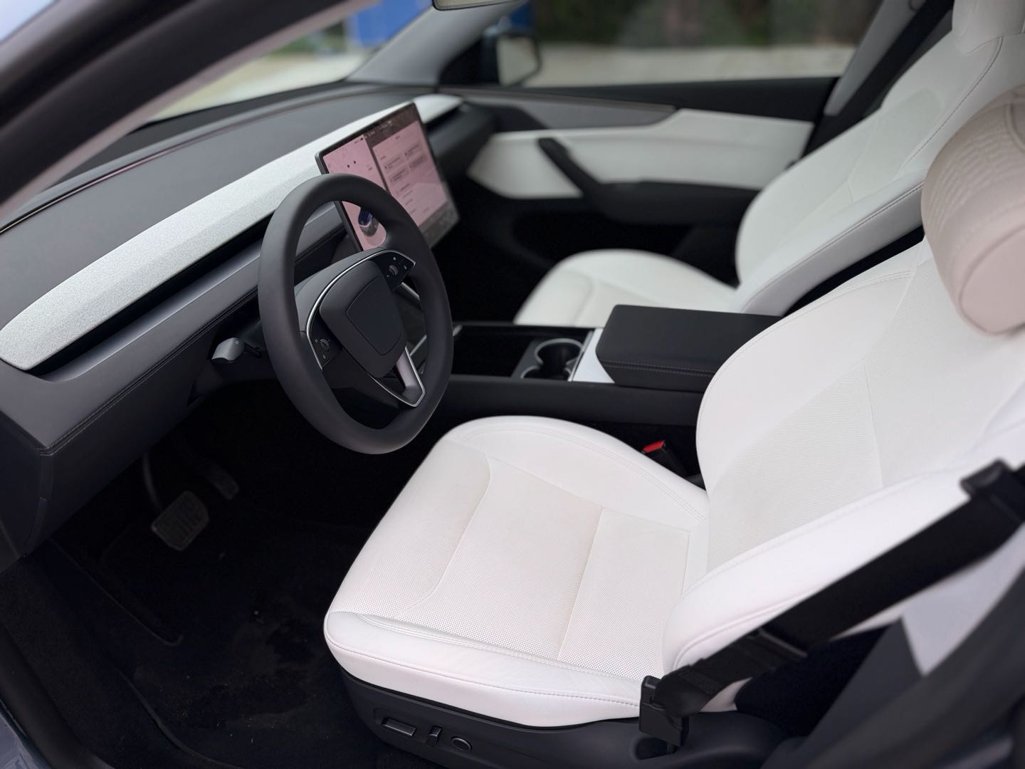 Tesla Model Y 2025 #9 Tesla Model Y 2025 car image #9