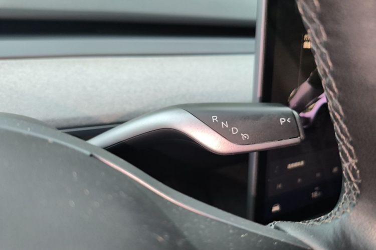 Tesla Model Y 2024 car image #18