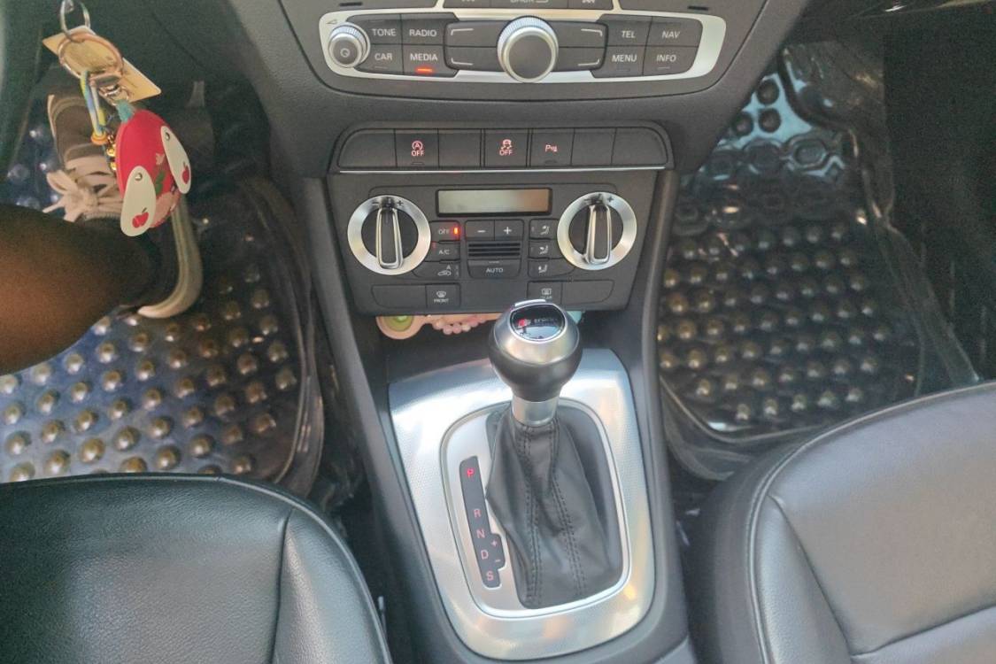 Audi Q3 2016 car image #29