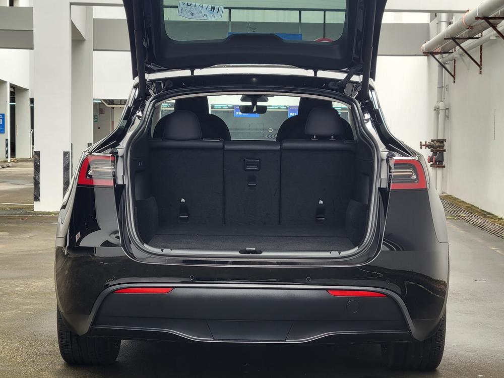 Tesla Model Y 2022 car image #24