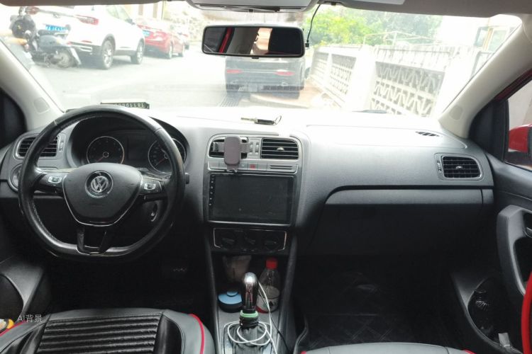 Volkswagen Polo 2016 car image #11