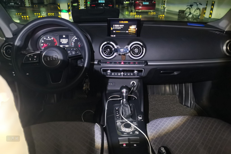 Audi A3 2017 car image #11