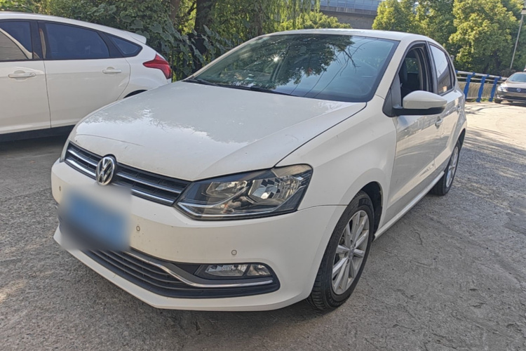 Volkswagen Polo 2015 car image #2