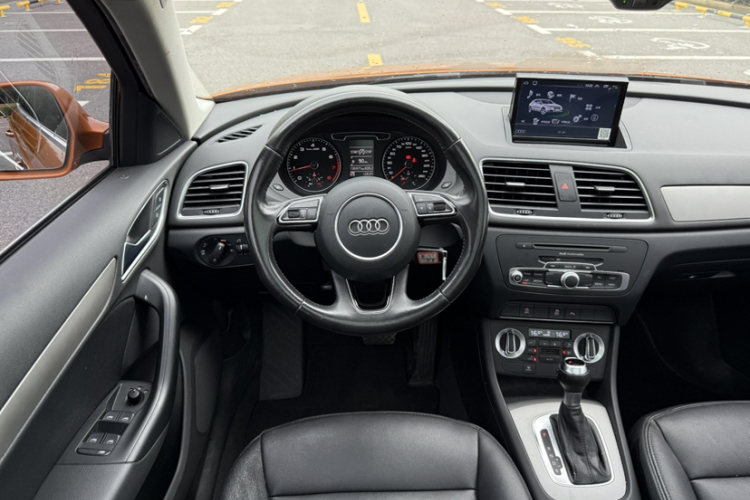 Audi Q3 2016 car image #19