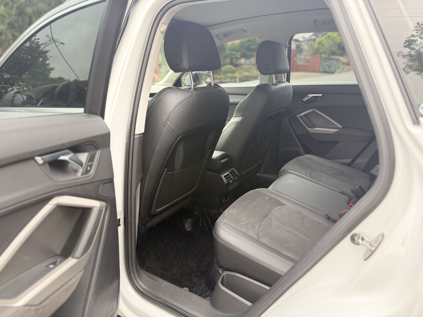 Audi Q3 2022 car image #5