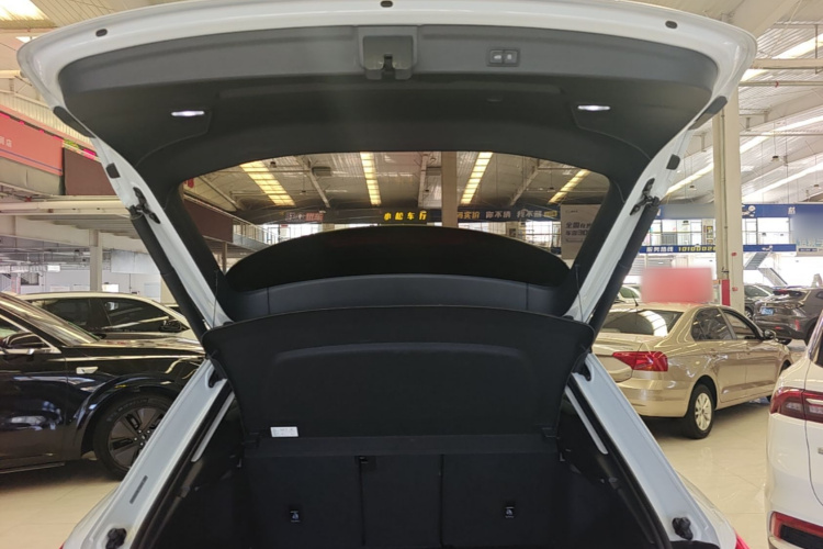 Audi Q3 2020 car image #21