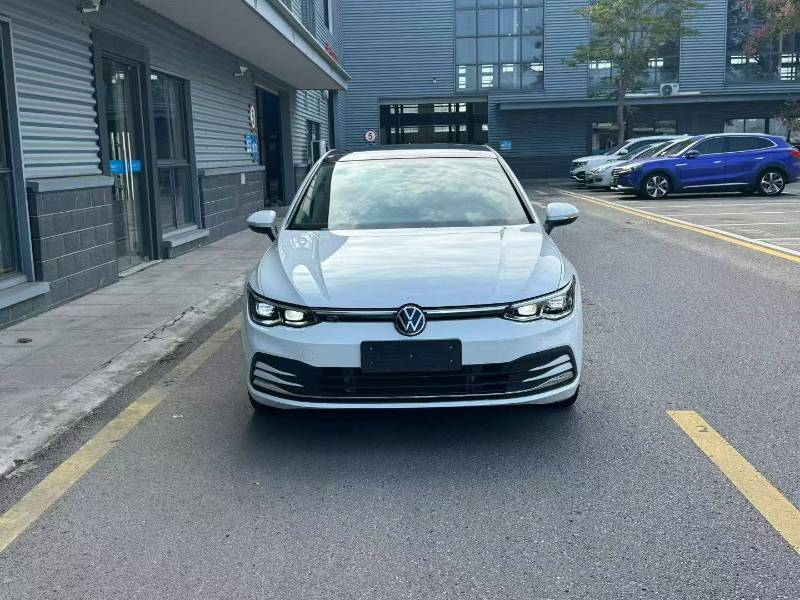 Volkswagen Golf 2021 car image #2
