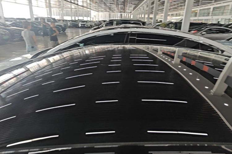 Tesla Model Y 2023 car image #25