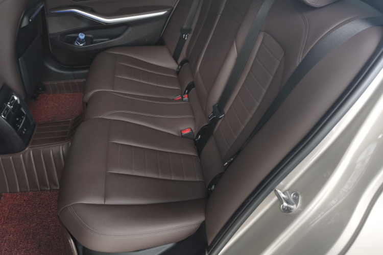 BMW 3 Series 2019 #17 BMW 3 Series 2019 car image #17