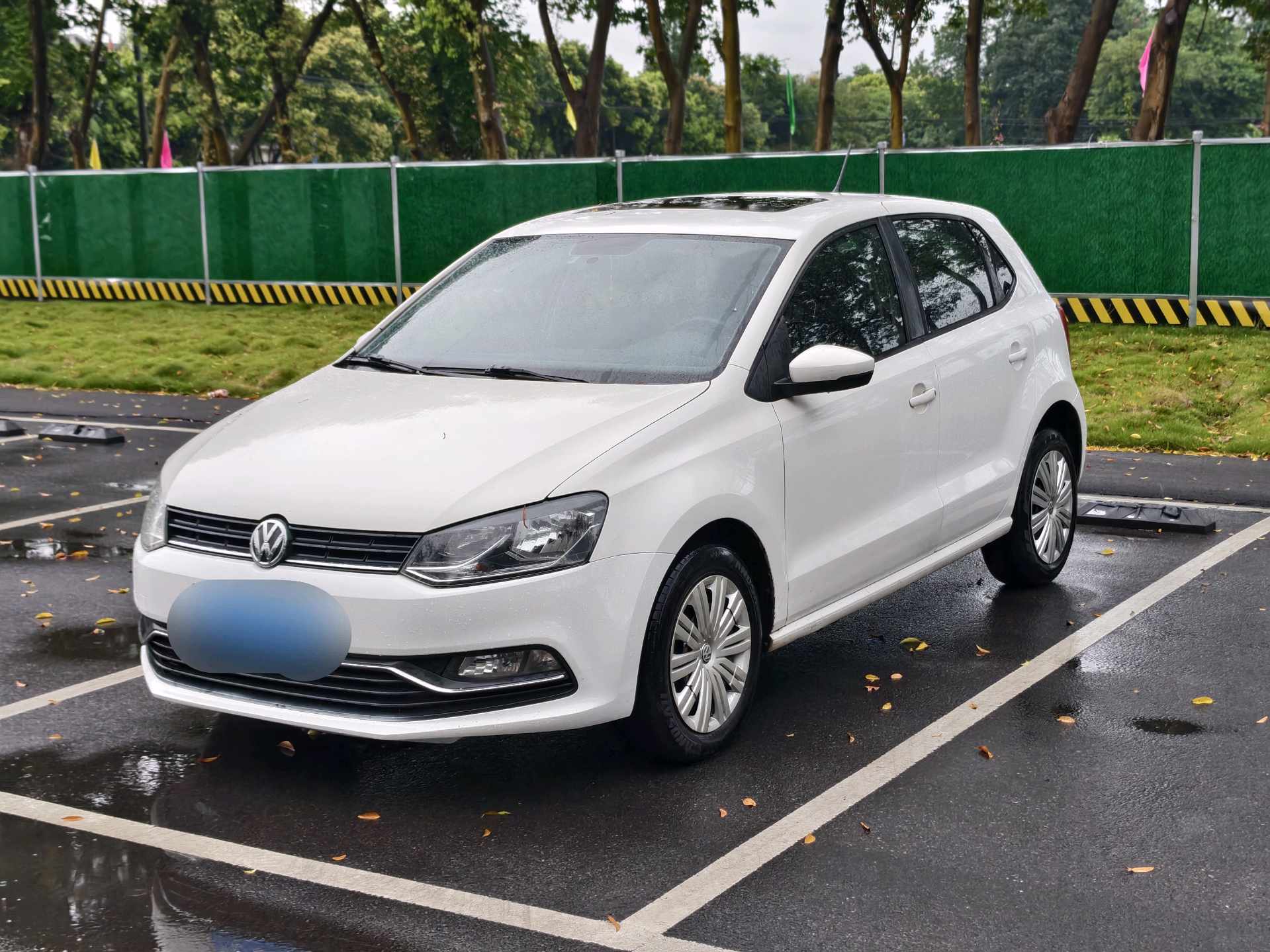 Volkswagen Polo 2016 car image 