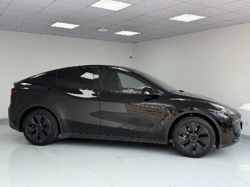 Tesla Model Y 2023 #2 Tesla Model Y 2023 car image #2