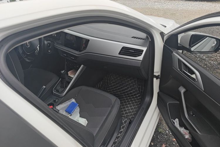 Volkswagen Polo 2022 car image #23