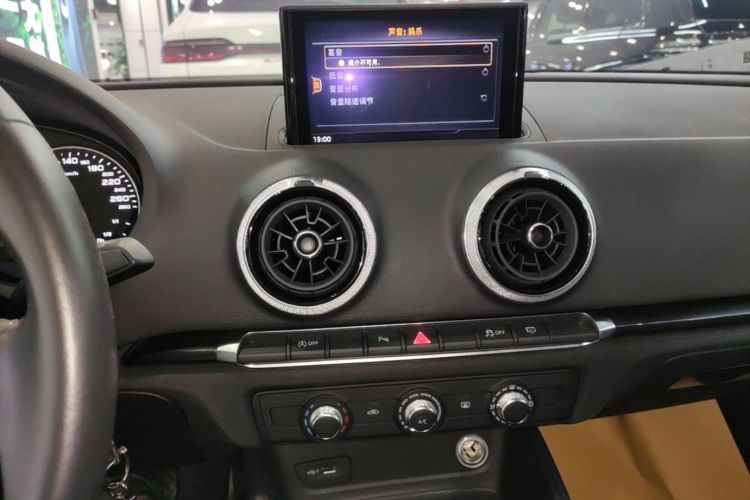 Audi A3 2019 car image #13