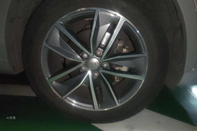 Audi Q3 2019 car image #9