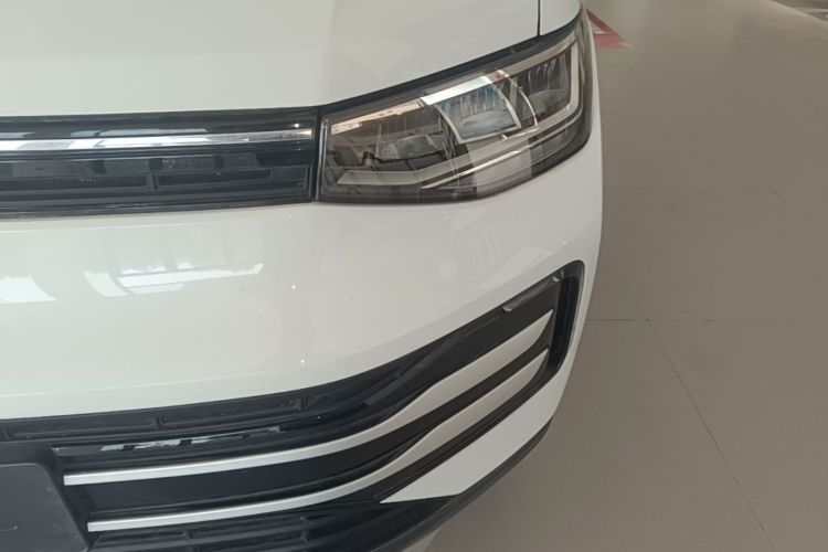 Volkswagen Tharu 2024 car image #23