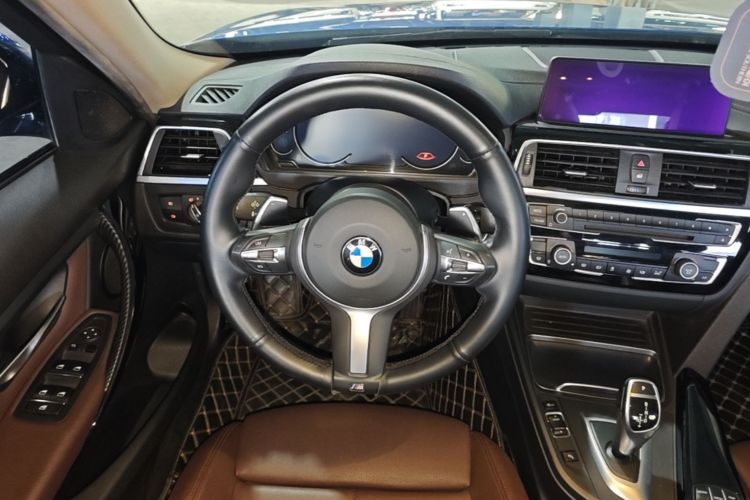 BMW 3 Series 2019 car image #15