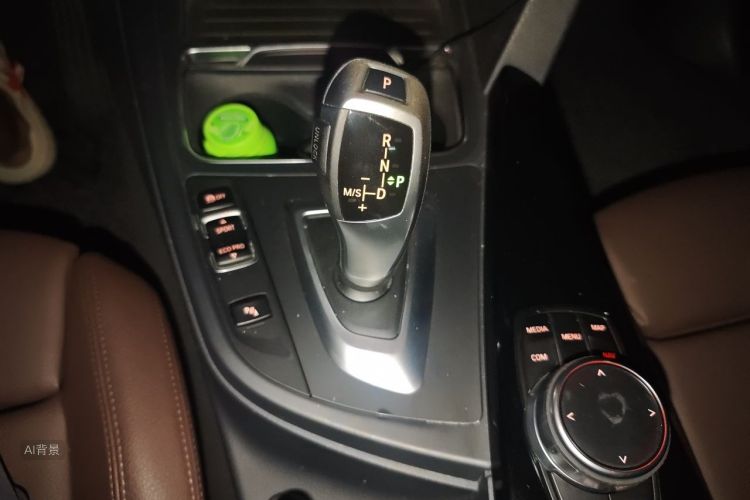 BMW 3 Series 2019 car image #16