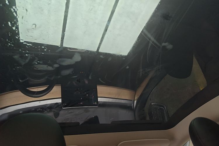 Tesla Model Y 2023 car image #20