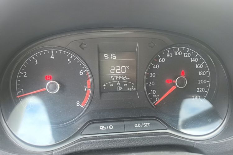 Volkswagen Polo 2016 car image #12
