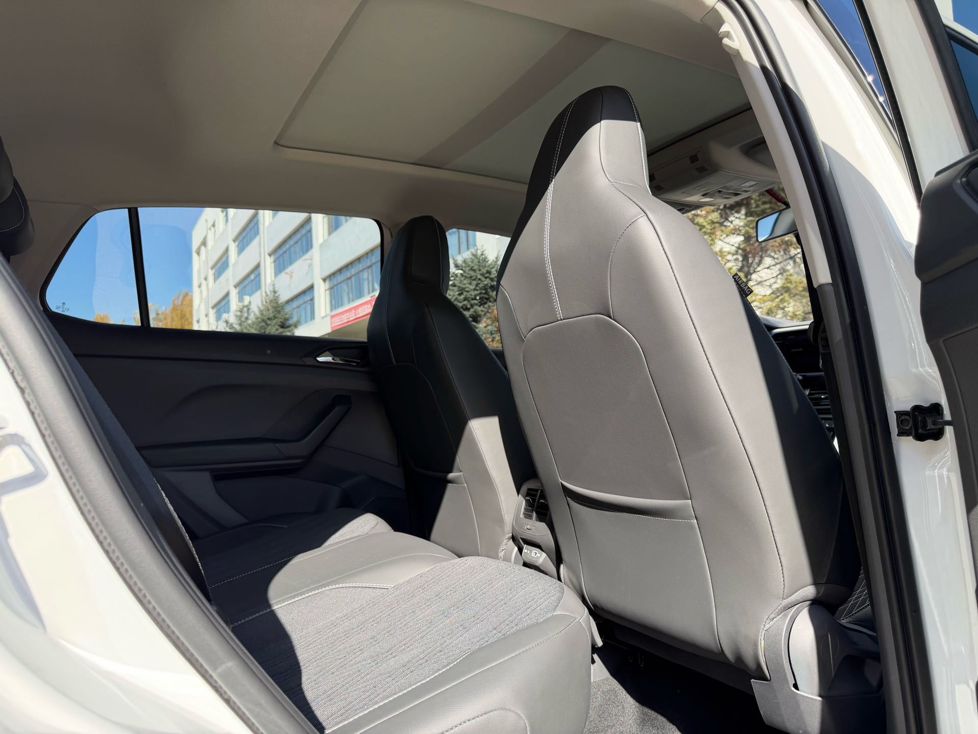 Volkswagen T-Cross 2022 #12 Volkswagen T-Cross 2022 car image #12