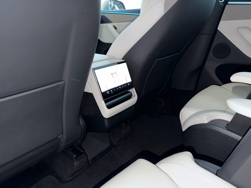 Tesla Model Y L 2025 #6 Tesla Model Y L 2025 car image #6